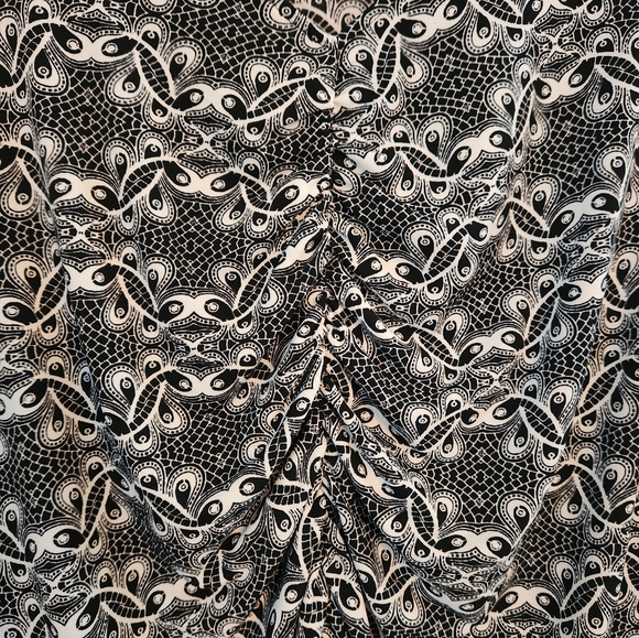 George Black and White Womens Print Blouse with gathered front. Size L - Picture 2 of 5